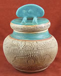 Clay pot with lid